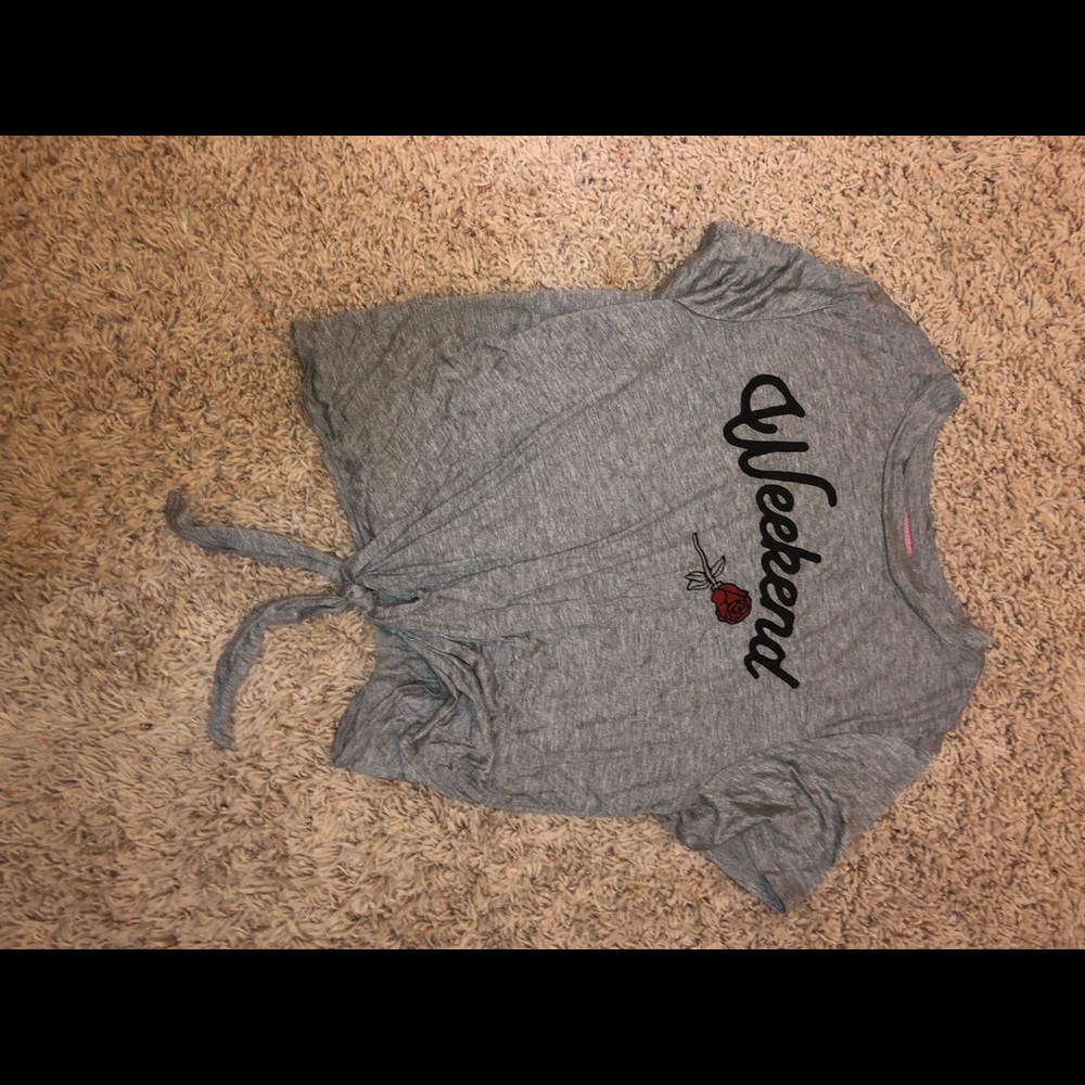 Cute casual shirt that ties in the front